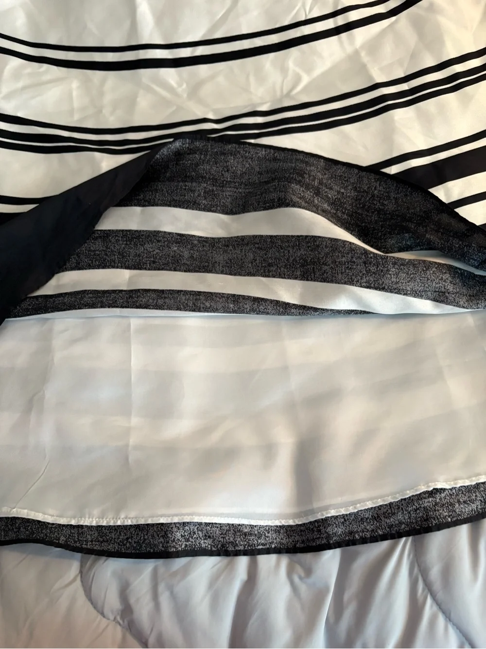 Talbots 100% Silk Lining A-Line Skirt Striped Size 12 Black White Classic-Era - Picture 10 of 10